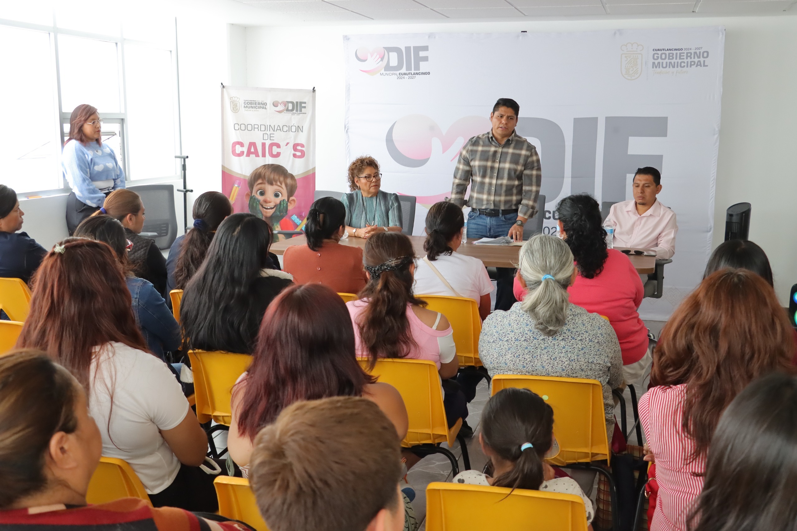 WhatsApp Image 2026-08-22 at 2.23.30 PM Omar Muñoz respalda a maestras y personal de los CAIC en Cuautlancingo