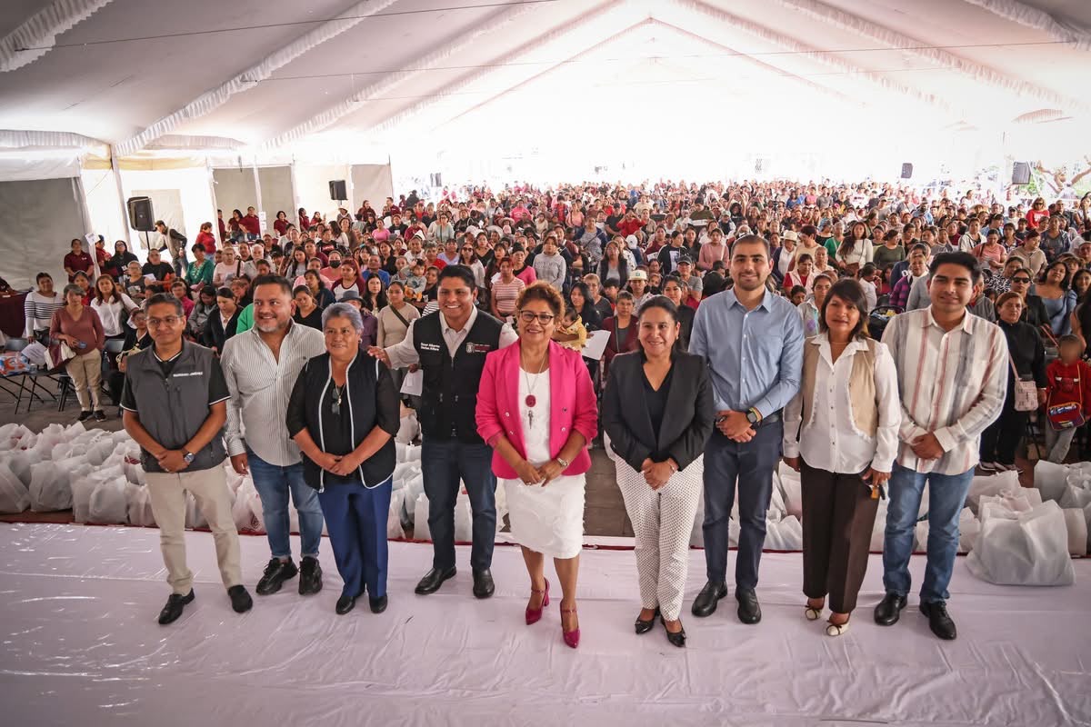 Omar Muñoz respalda a mil 500 familias con apoyos alimentarios en Cuautlancingo